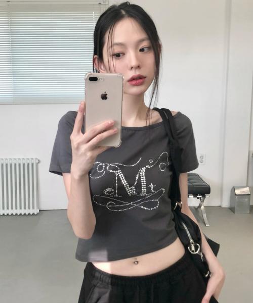 글린트 원 숄더 큐빅 포인트 언발란스 반팔 티