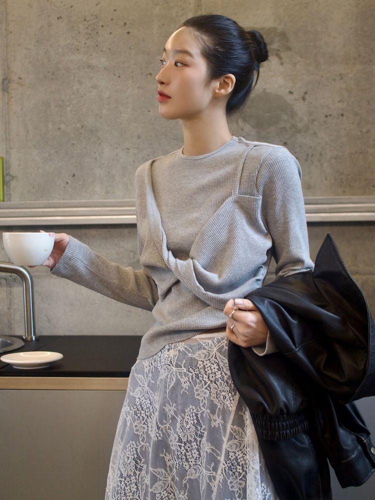 [3/13 순차배송] REGGELLO Twist Detail Top(레젤로)_GREY