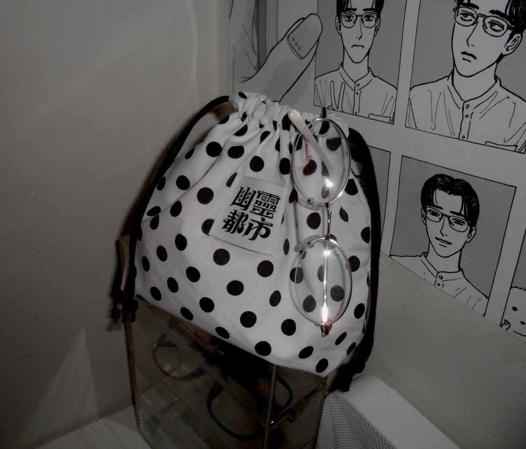 white dot string pouch