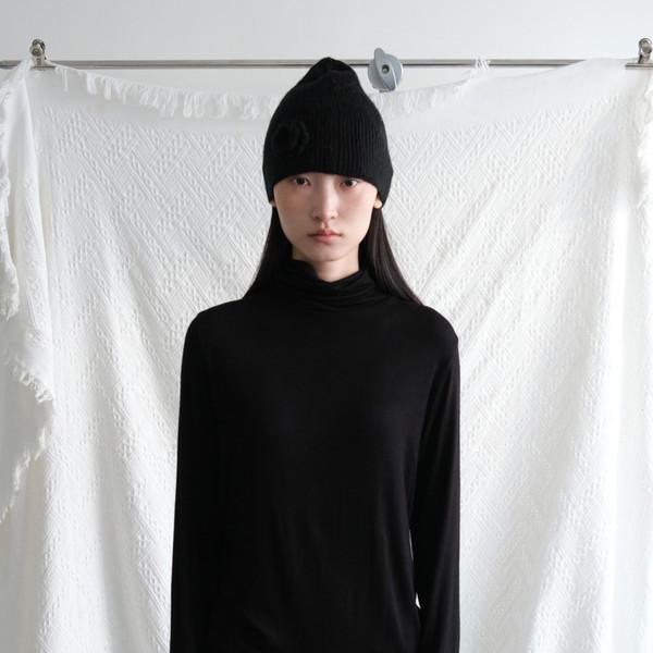 Essential Turtleneck Top (Black)