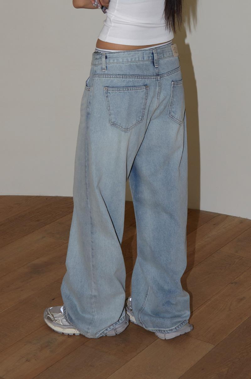 CLASSIC LOW-RISE VINTAGE DENIM