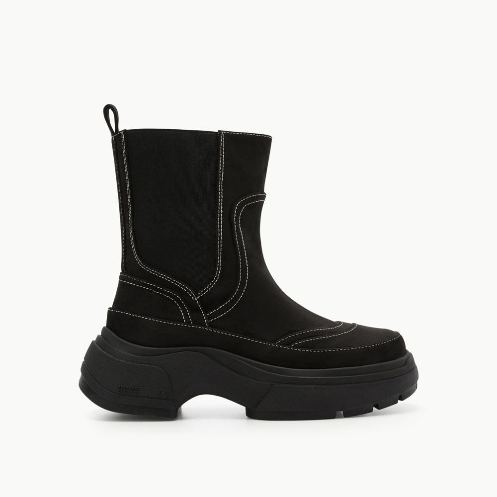 Layer Chelsea Boots / Black Suede
