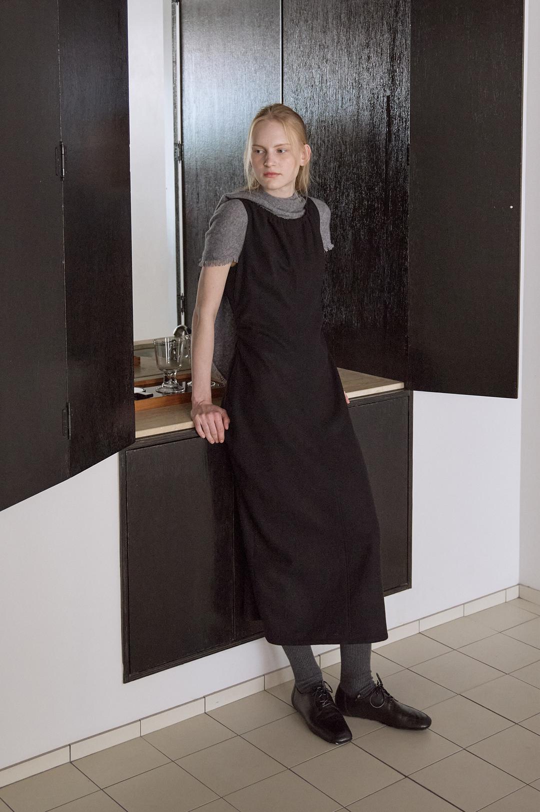 Wiona Ruffle Wool Dress (Black)