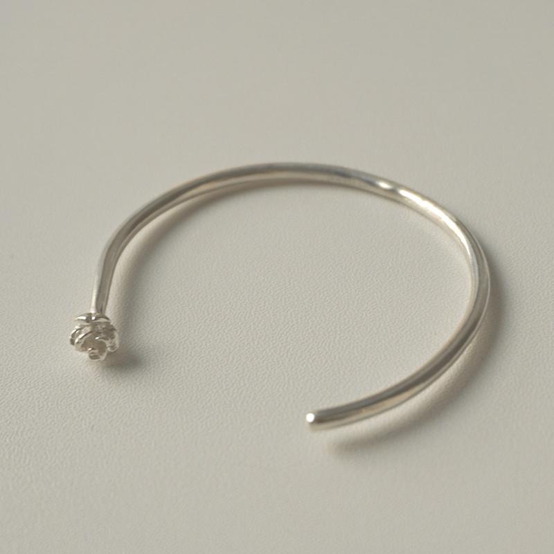 FLOWER BANGLE BRACELET