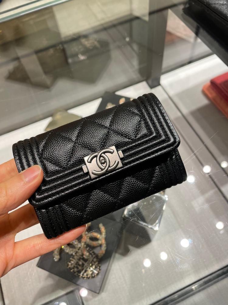 샤넬 보이 플랩 카드 지갑 램스킨/캐비어 금장/은장 A80603
