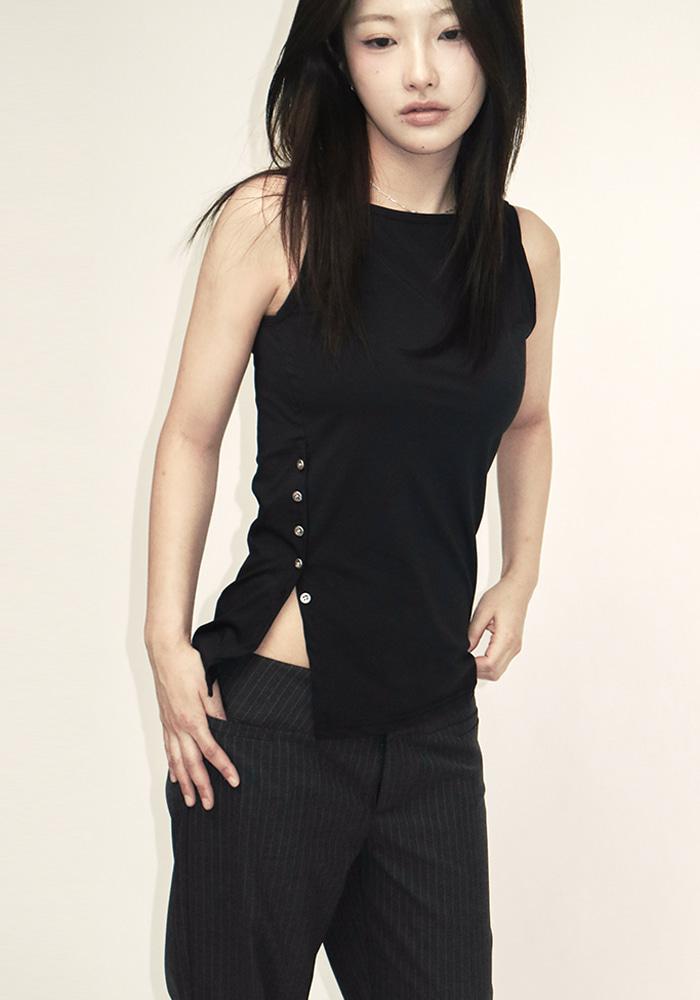 루아 슬릿 버튼 나시 블랙