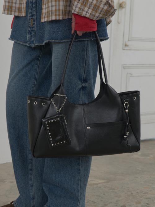 Luca Shoulder in Black UA5AB092-10