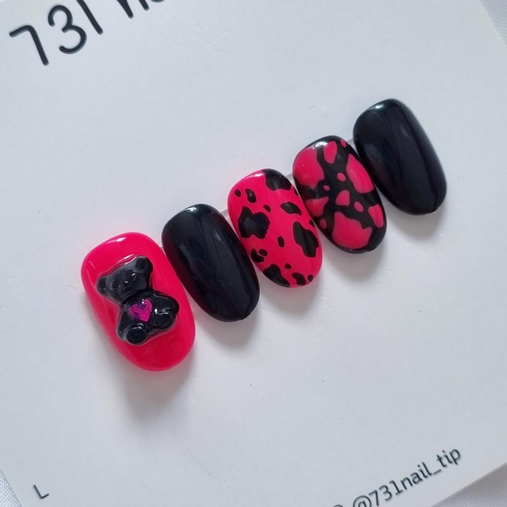 얼룩 곰돌이 수제 네일팁 데일리 네일아트 셀프네일 핫핑크 얼룩무늬 블랙핑크 키치네일