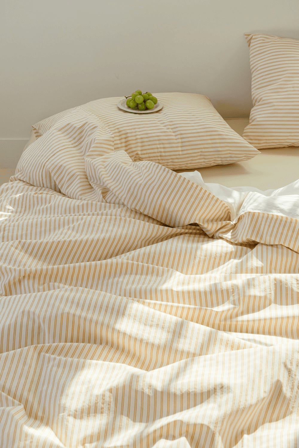 rest bedding yellow stripe