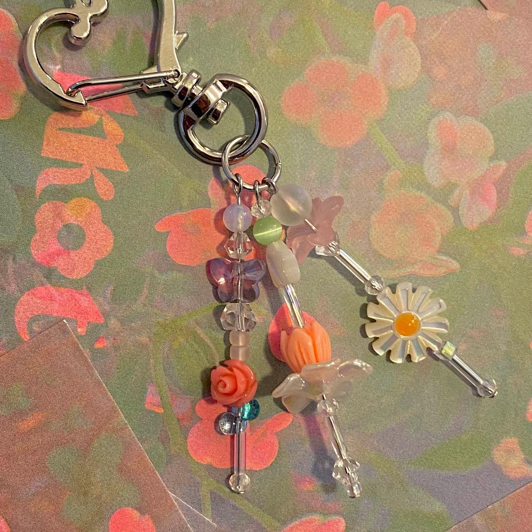 (loveis2ummer) Flower Bouquet Charm