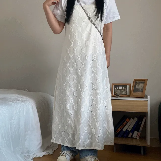 [2컬러] 로그 펀칭 플라워 자수 뷔스티에 끈나시 롱원피스 레이어드 바캉스