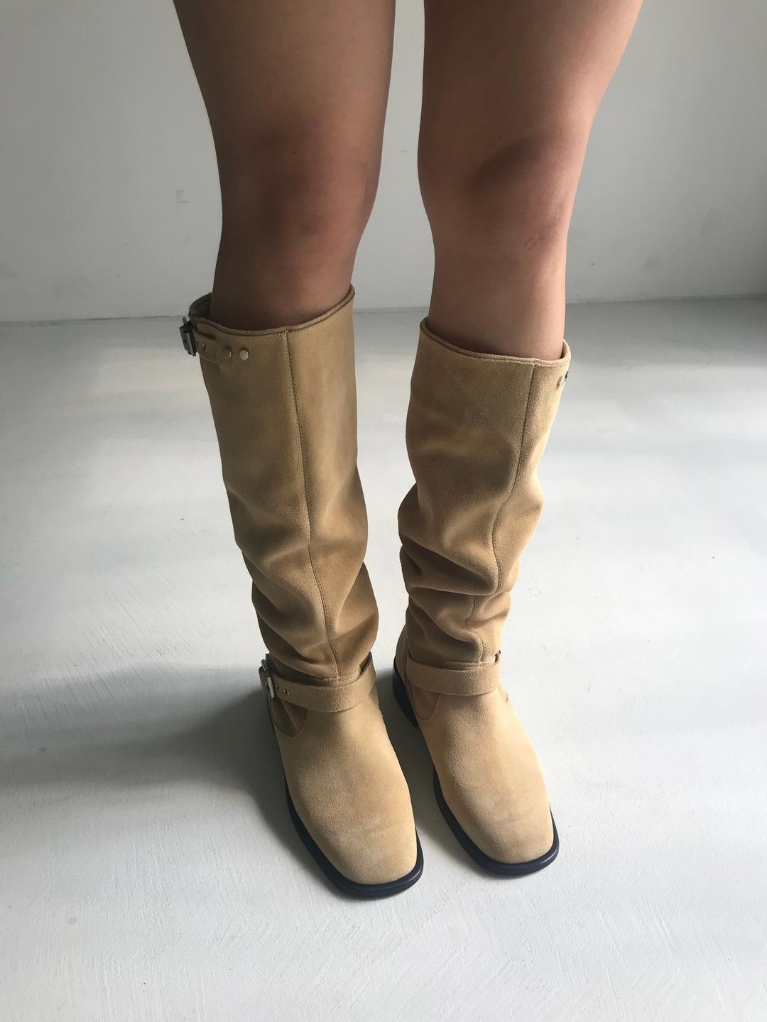 suede buckle boots (beige, black)
