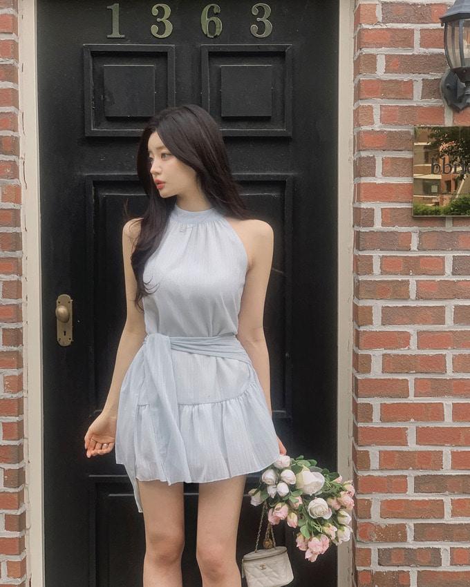 하이클래식 어워즈 홀터넥 진주단추 콘솔지퍼 드레이프 허리스트랩 프릴 안감 a라인 미니 쉬폰 원피스