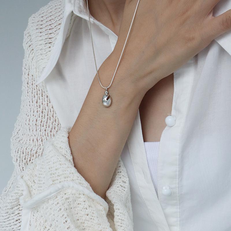 bi01 necklace