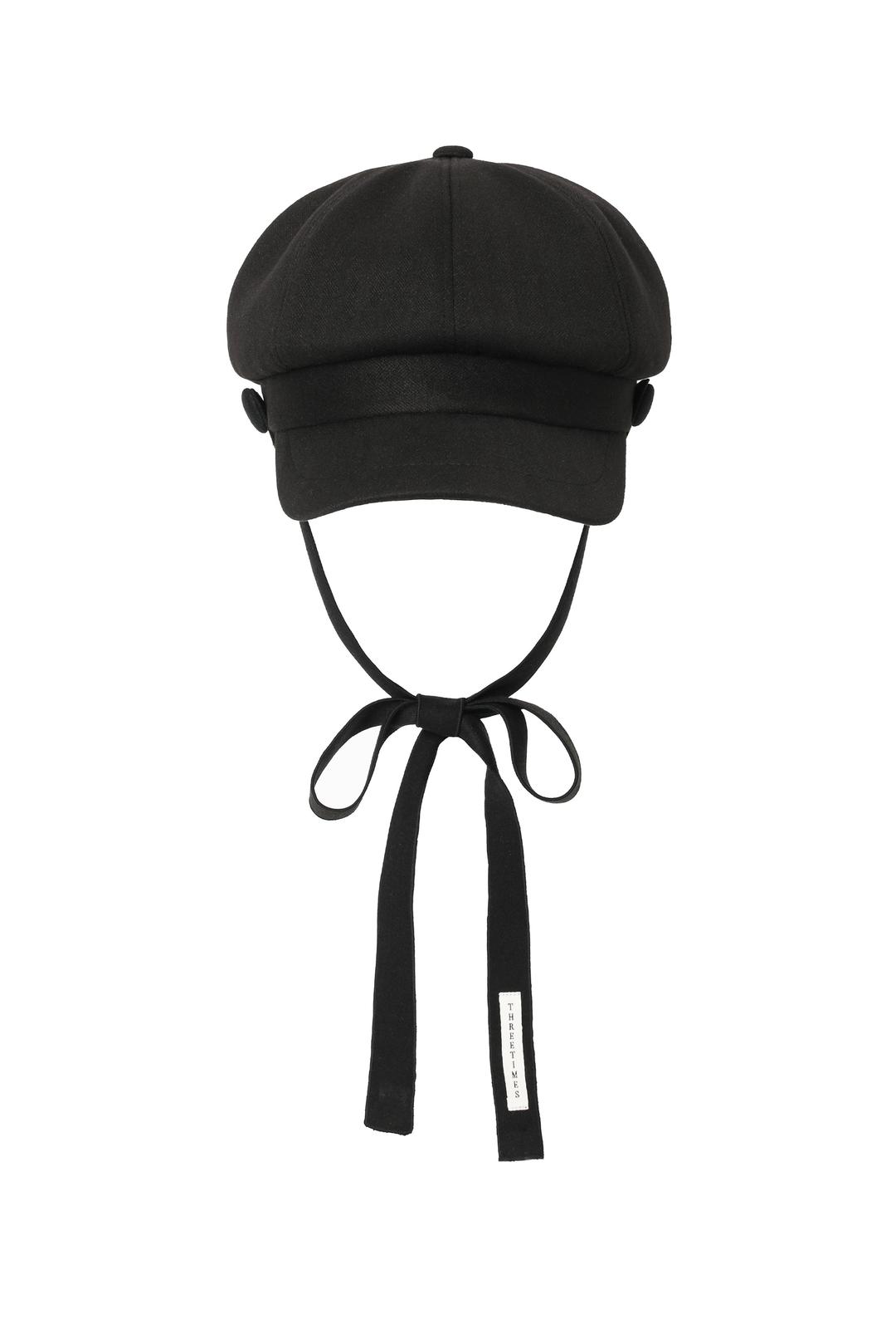 Strap newsboy cap