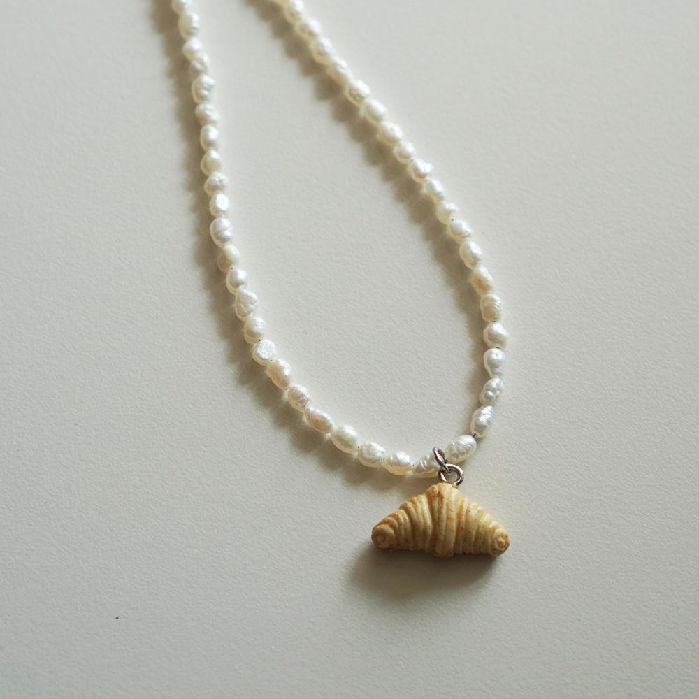 Croissant Pearl necklace
