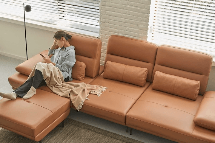 [스툴 9.9만원] 에이블 천연면피 가죽 스윙 4인 소파 2colors(스툴선택)