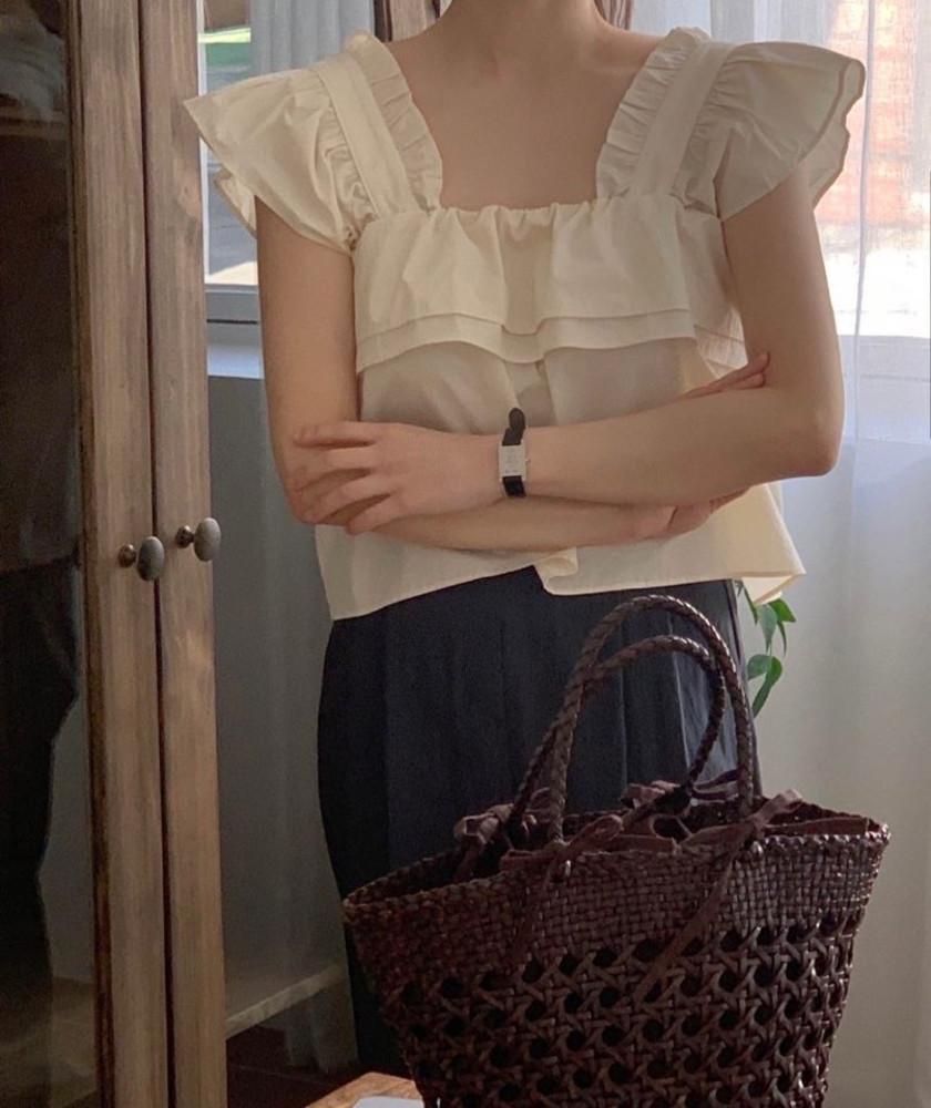 당일(베이지)/숄더 프릴 블라우스