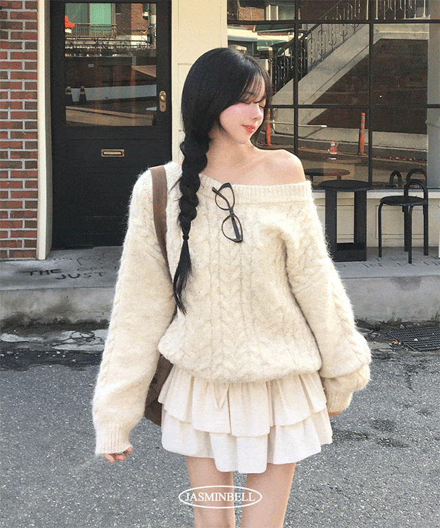 [여리핏/핏보장🖤] 멜루 울 꽈배기 케이블 도톰 폭닥 아방 여리핏 언발 원오프 라운드 니트