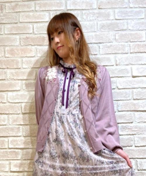 axes femme（アクシーズファム）の「花刺繍ダイヤ編みニットＣＤ（カーディガン/ボレロ）」 - WEAR