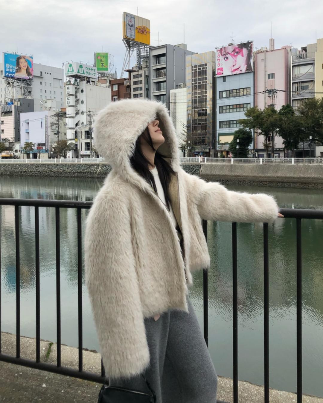 REVERSIBLE HOODED FUR JACKET / 2COLORS