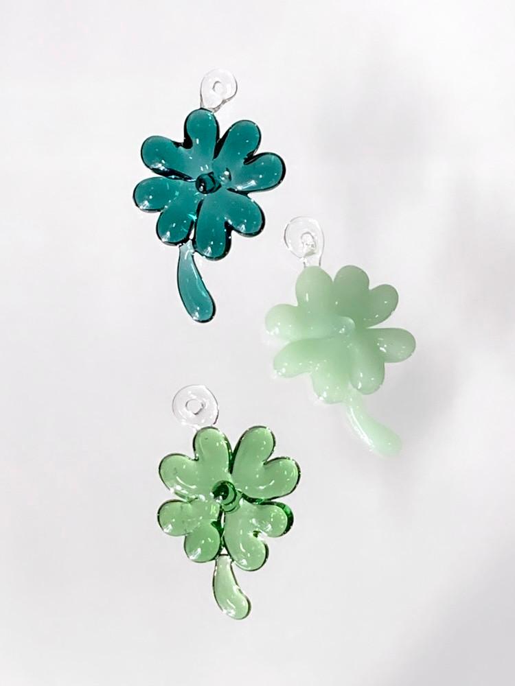 네잎클로버 썬캐쳐 차량용썬캐쳐 차꾸미기 새차 행운 선물