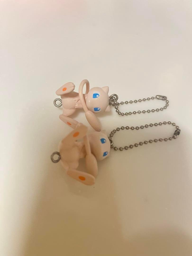 ポケモン　キーホルダー　ミュウ