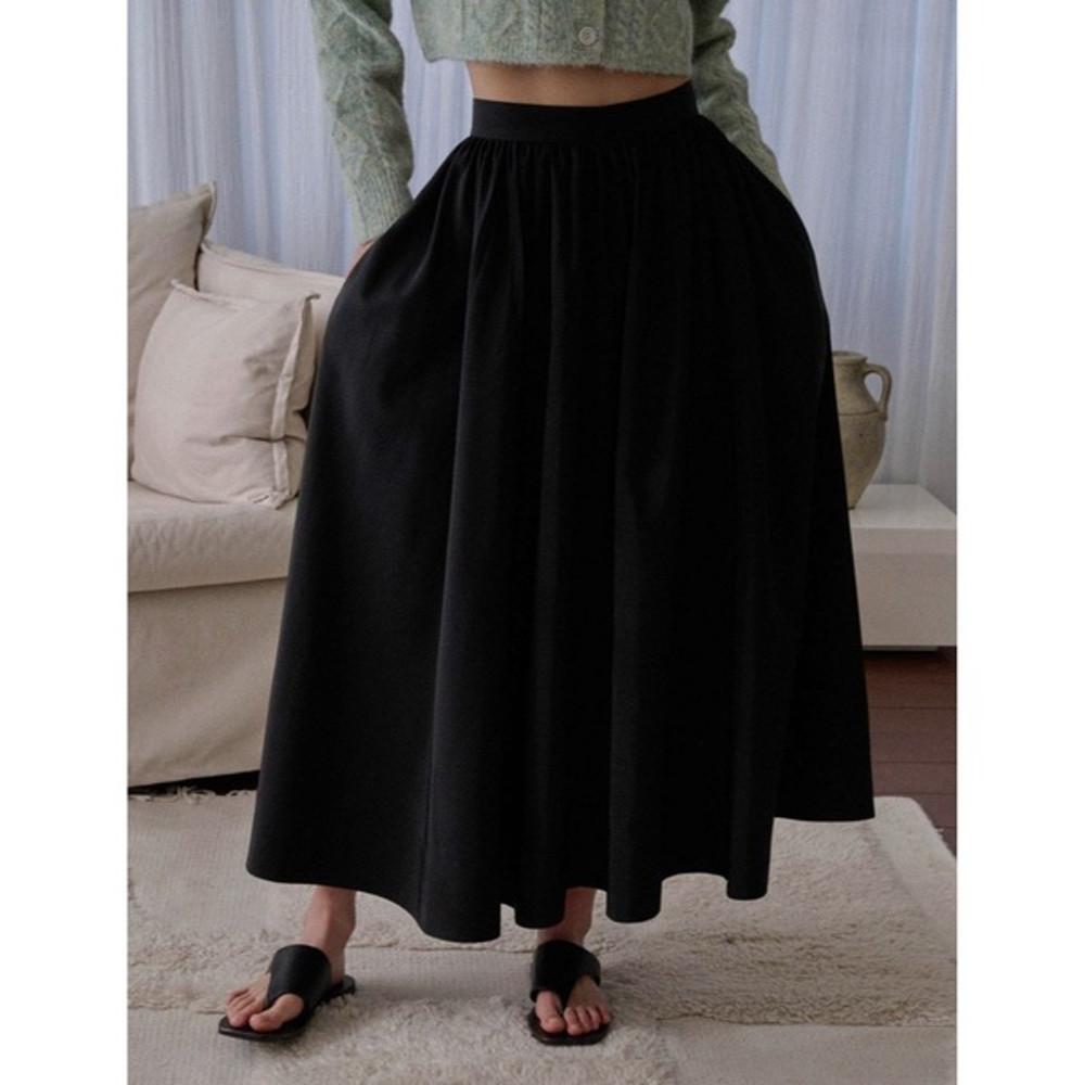 [30% 세일] 샤이닝 광택 탄탄한 셔링 플레어 롱스커트 2컬러 페미닌