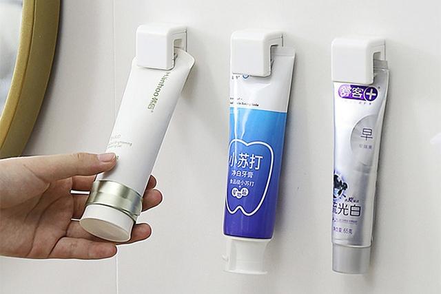 벽에 붙여쓰는 모던 스타일 치약 튜브 홀더