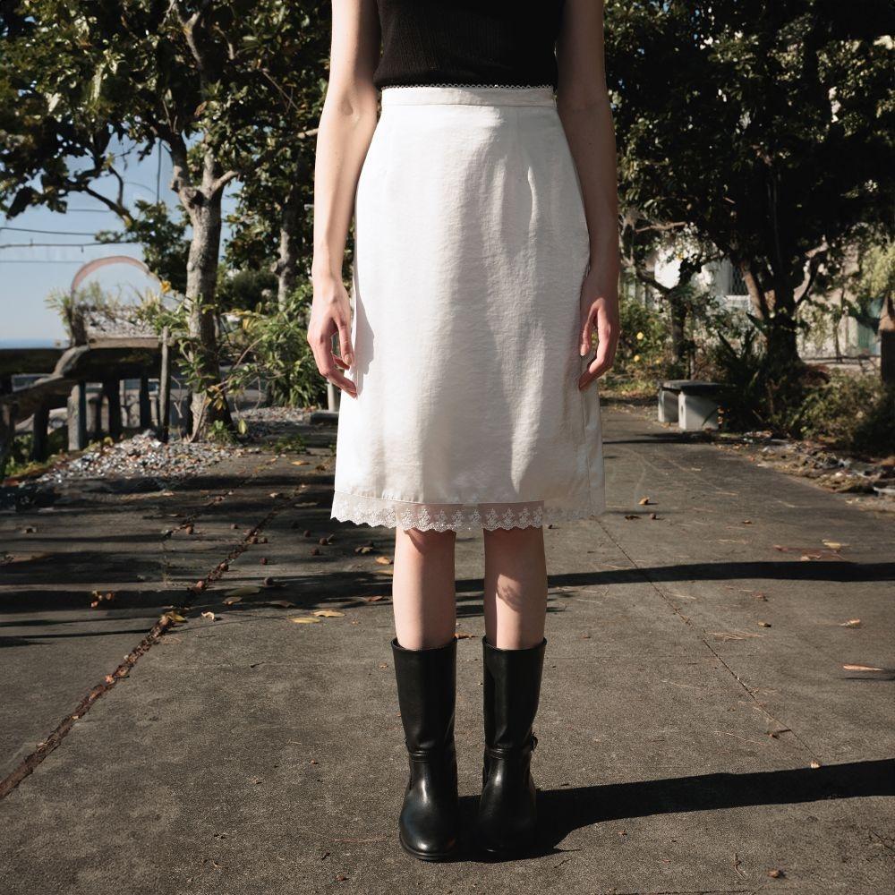 Glossy Lace Skirt [Ivory]