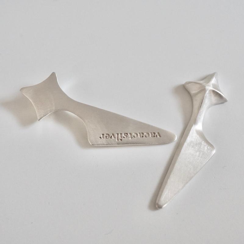 pointed bookmark