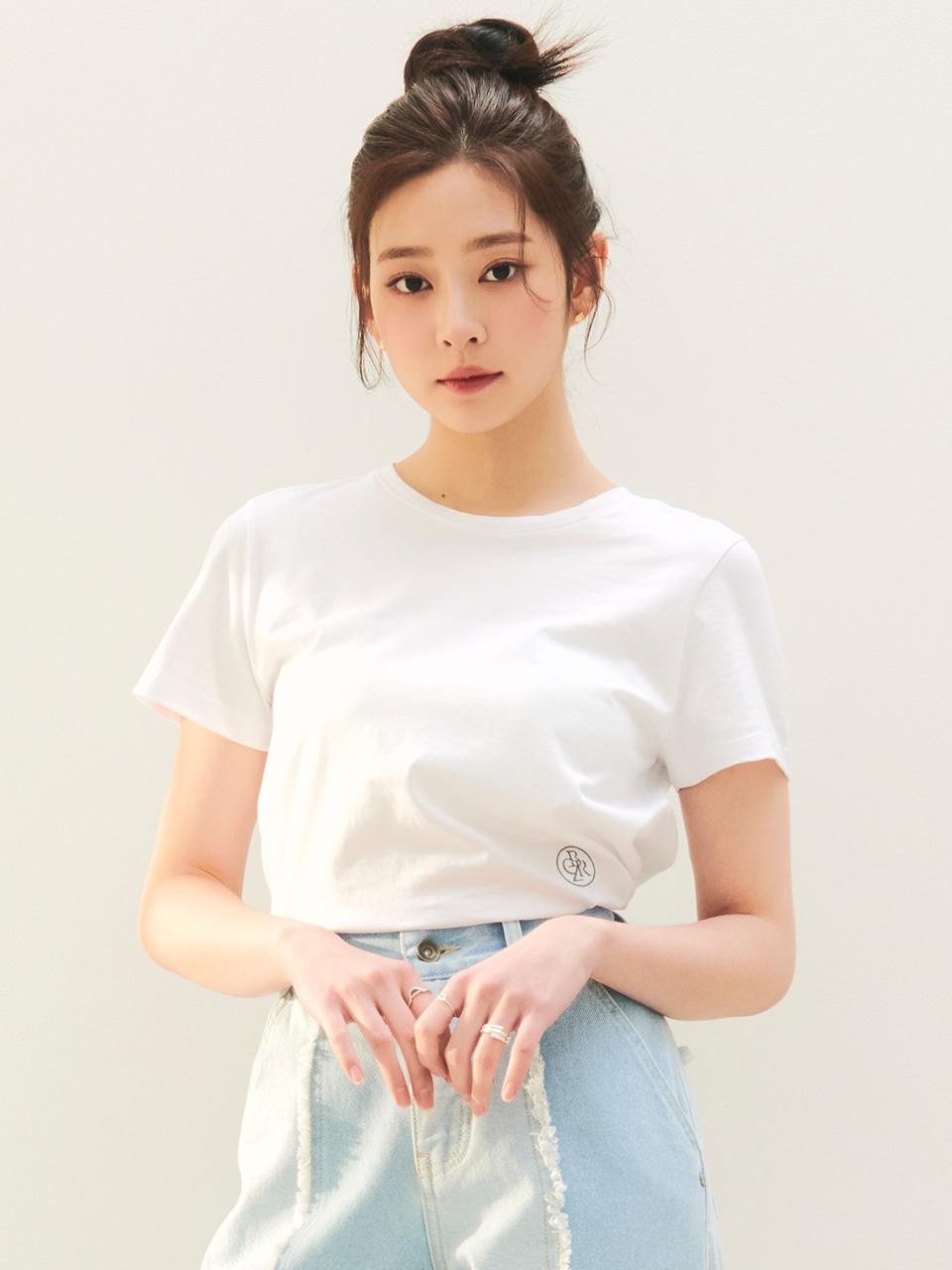 [22SS] 미니 로고 자수 반팔 티셔츠_WHITE
