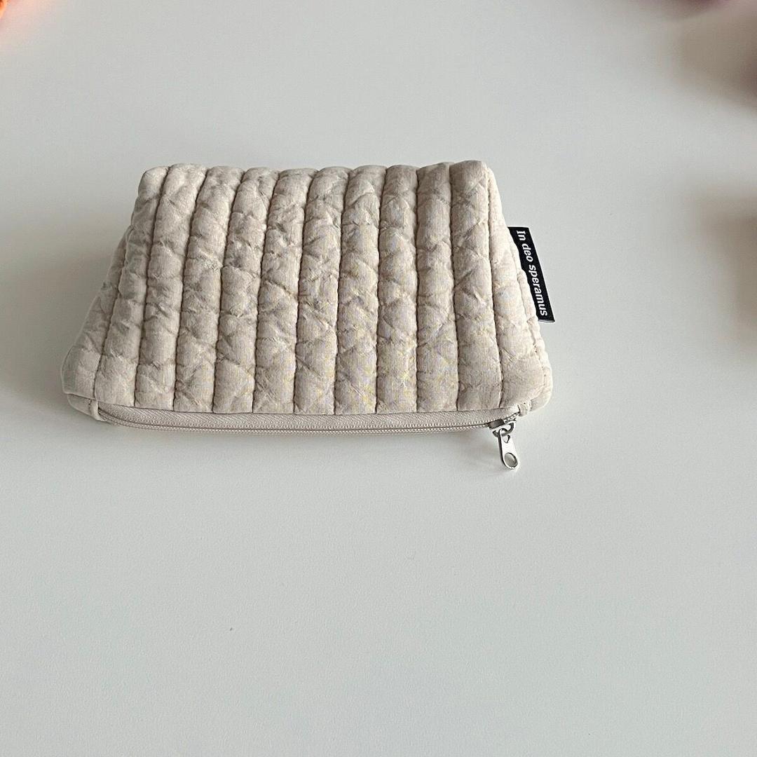 패딩 크림 파우치 (Padded cream pouch)