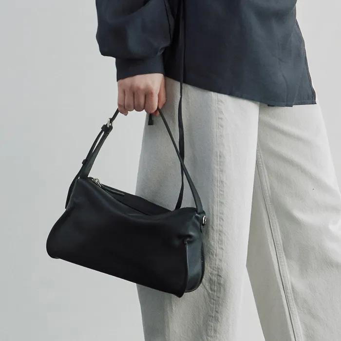 PILLOW TOTE BAG (SOFT BLACK)