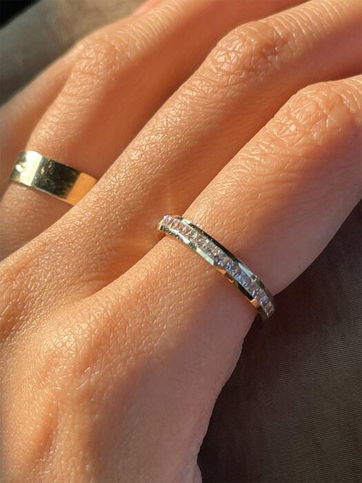 14k Round Square Ring