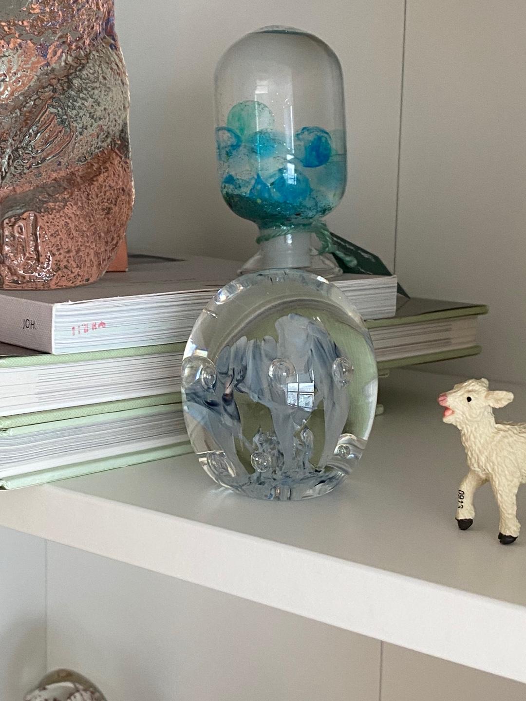 80S` Vintage White Flower Paperweight