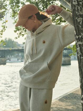MARITHE CREST LOGO HOODIE oatmeal