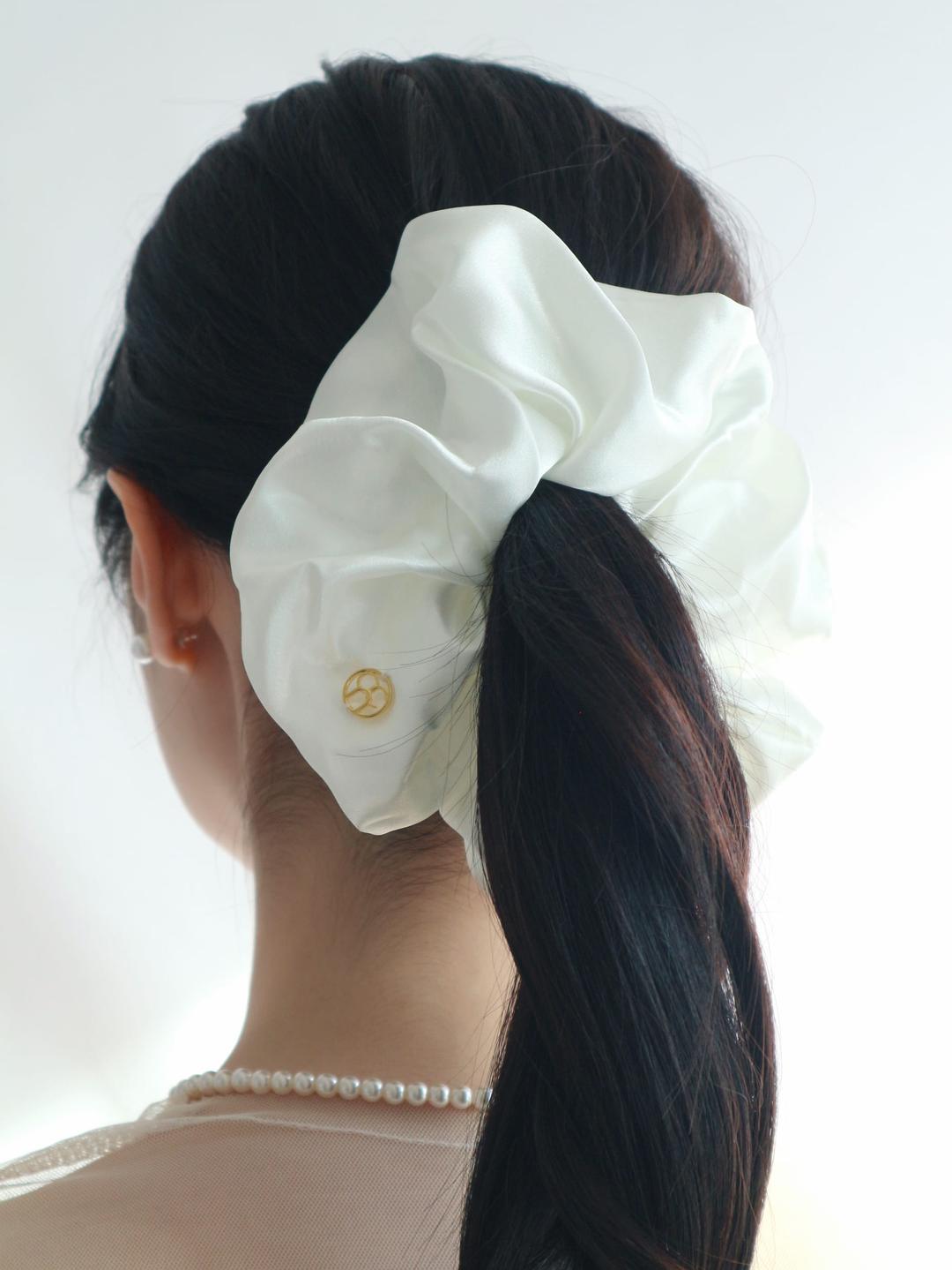 NOCTURN SATIN SCRUNCHIE (2 COLOR)