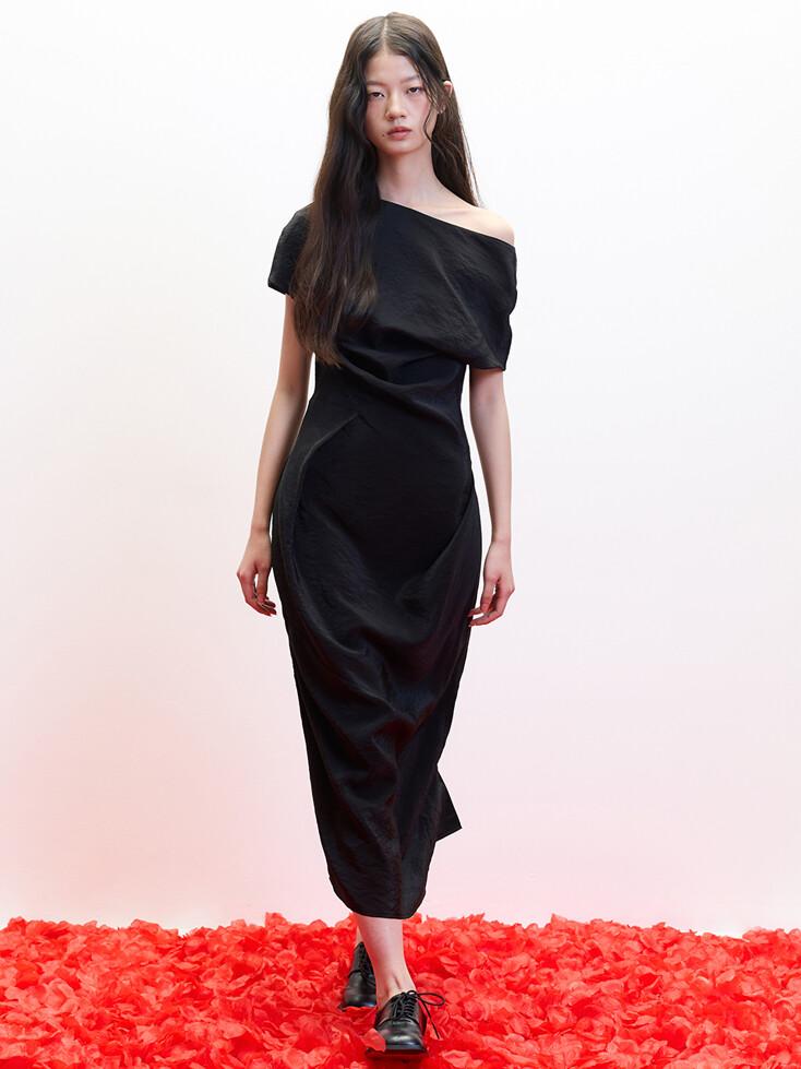 [아뜰리에] 스컬프트 드레이프 드레스_블랙