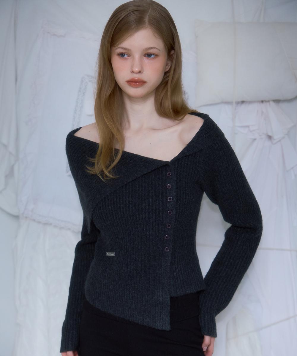 로제프란츠 언발란스 카라 버튼 니트 [차콜]