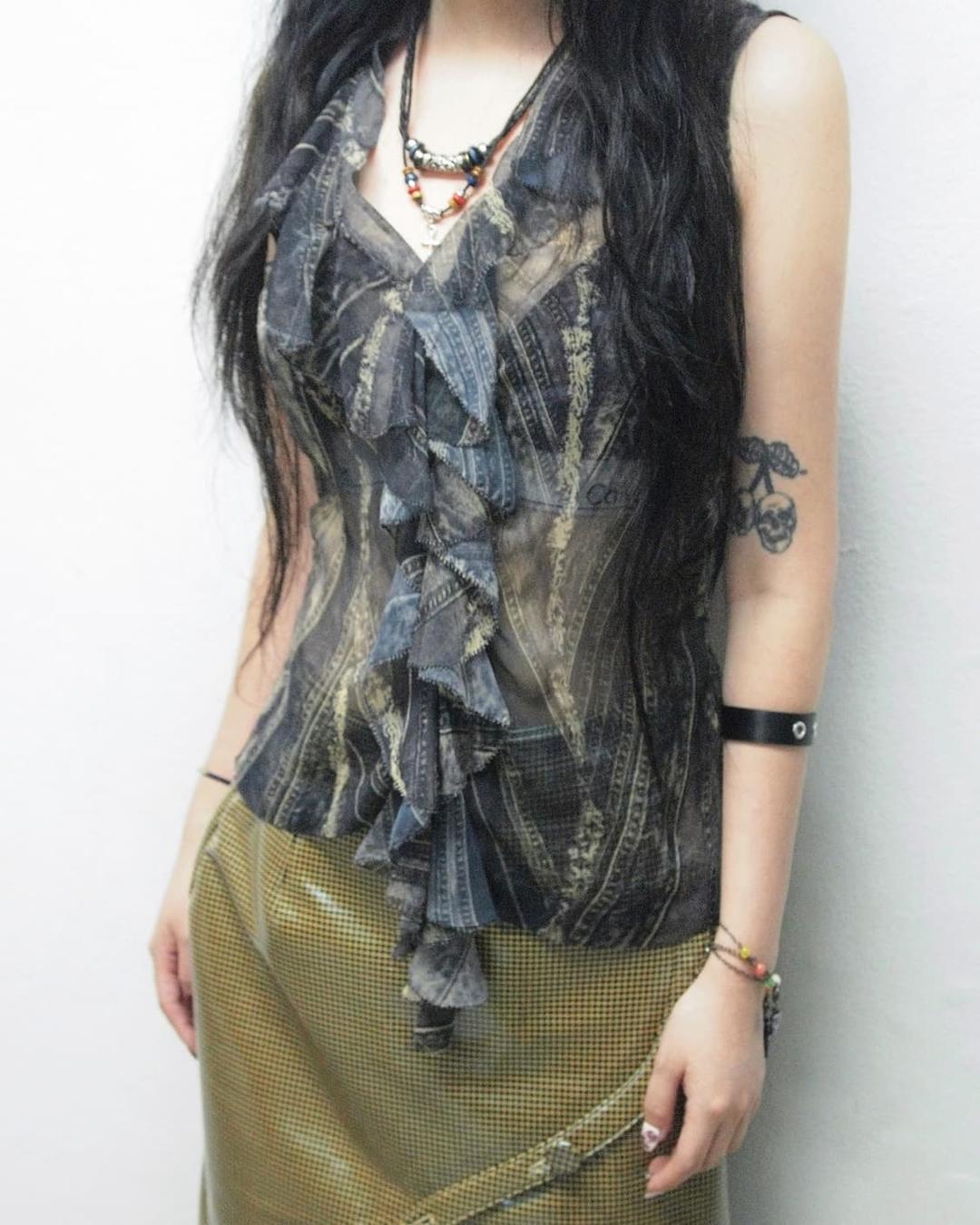 piece montee 데님라이크 프린트 슬리브리스 | 후루츠패밀리