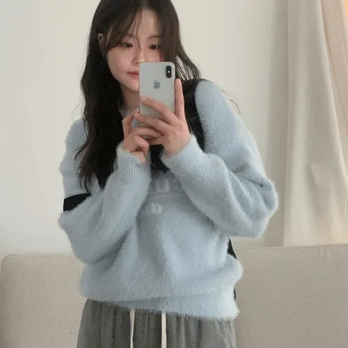 [러블리/코지🍦] 유브 파스텔 레터링 인조 밍크 퍼 봄 니트 맨투맨(2color) 봄니트/봄맨투맨/봄신상/봄옷/봄코디