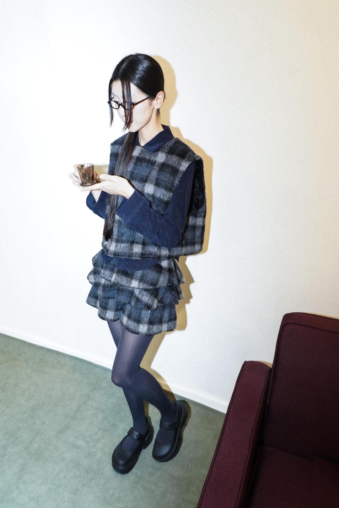 check frill short pants