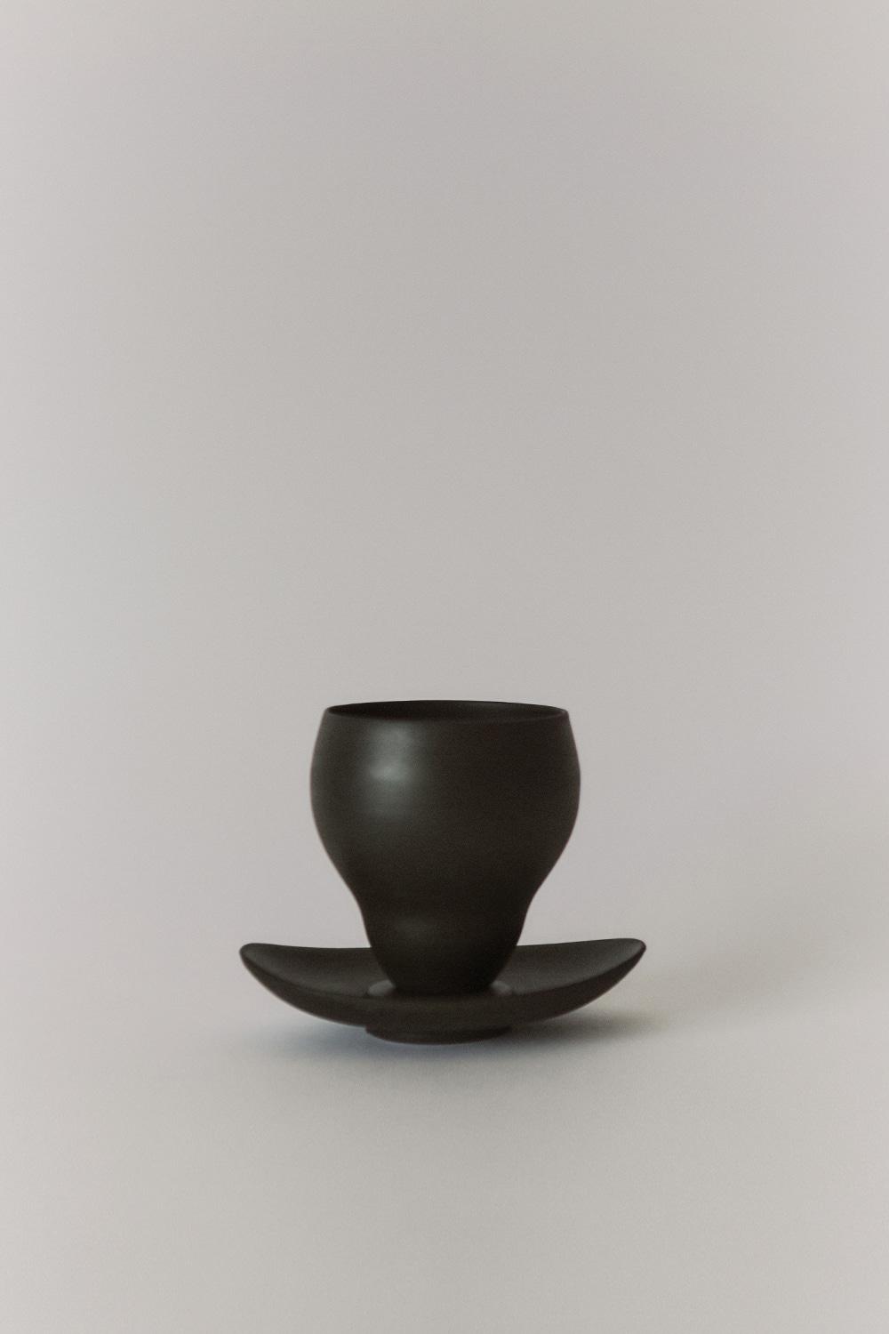 sum Cup & Saucer / earthy black