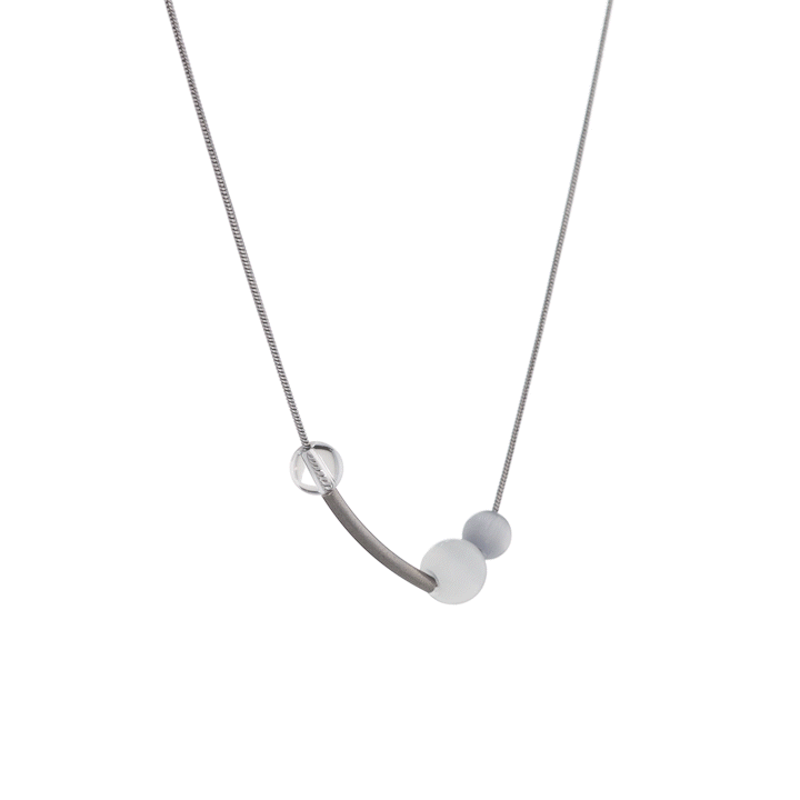 white gradation necklace