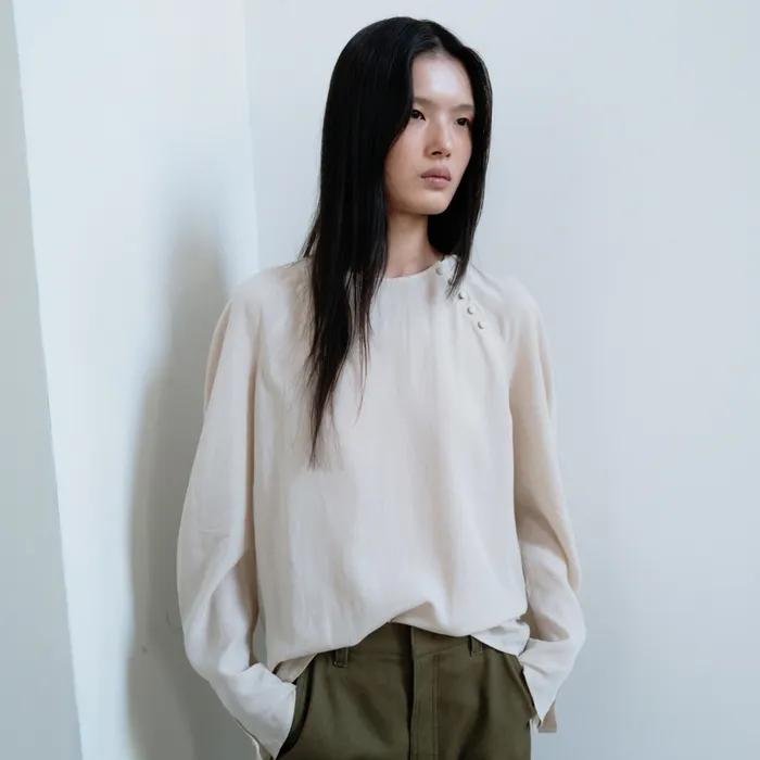 [29cm 단독] Cupro volume sleeve blouse (light beige / gray / black)