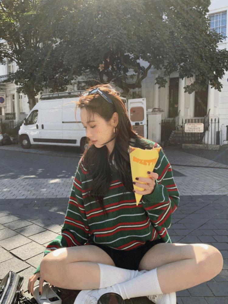 오버핏 스트라이프 카라 니트