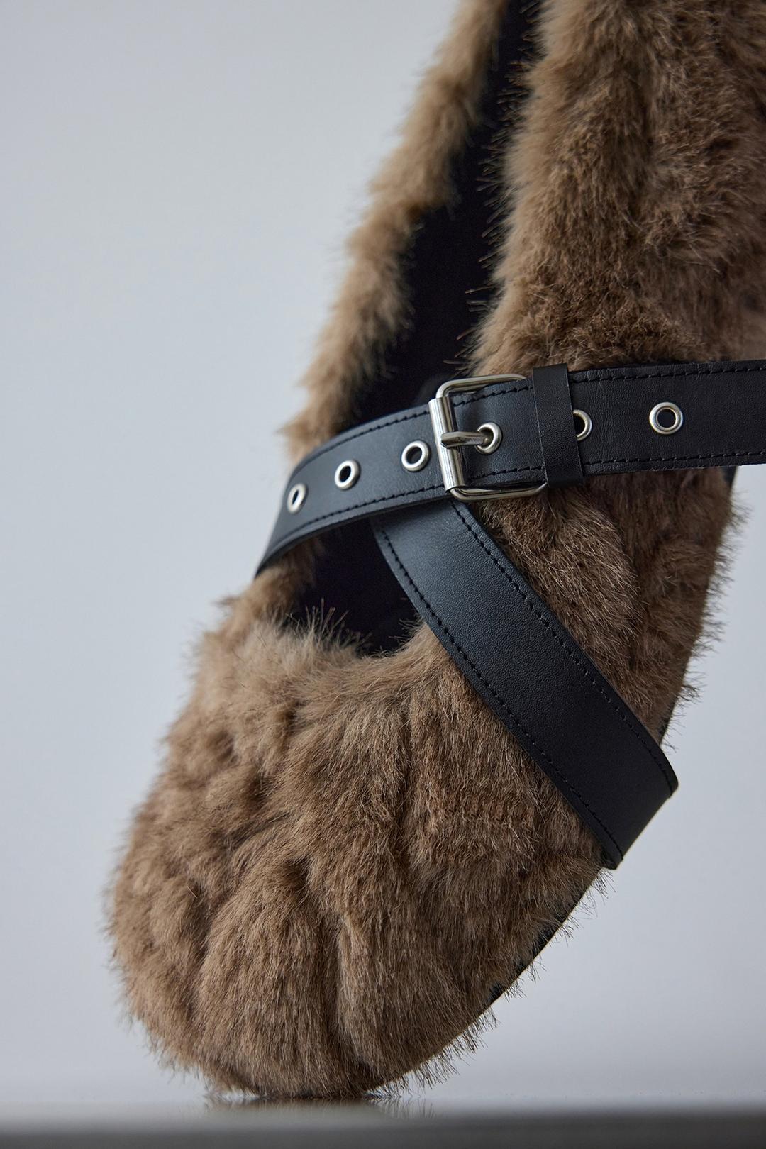 [EXCLUSIVE] STRAP TOE FLAT - KNITTED FUR