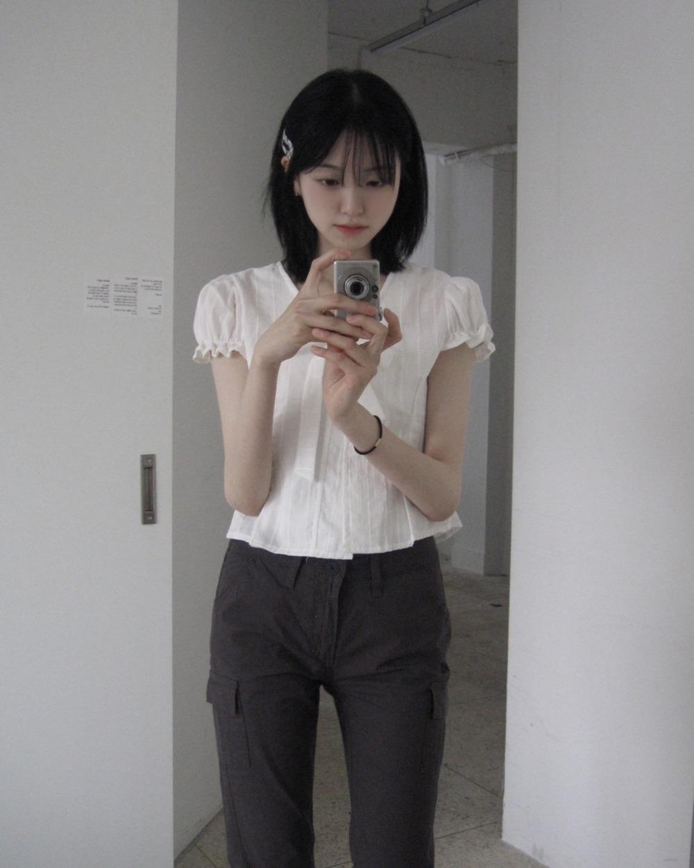 언버티 coti puff short-sleeved blouse