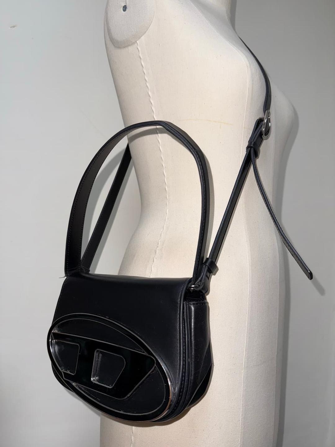 디젤 1DR 숄더백 인 나파 레더 블랙 | 후루츠패밀리